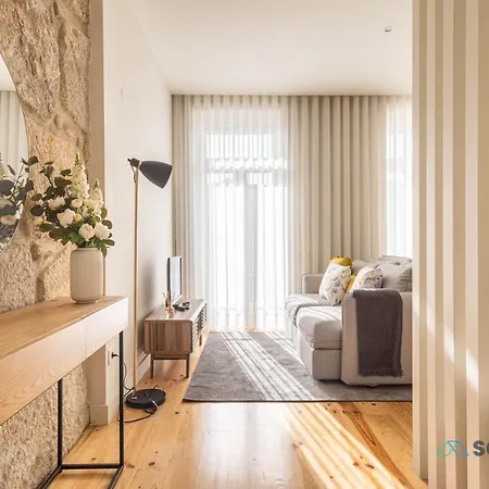 Apartment Light-filled Bonjardim *