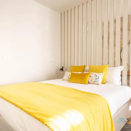 Light-filled Bonjardim Apartment Porto